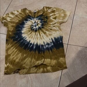 Brown and Black Short Sleeve Tee with Spiral Design